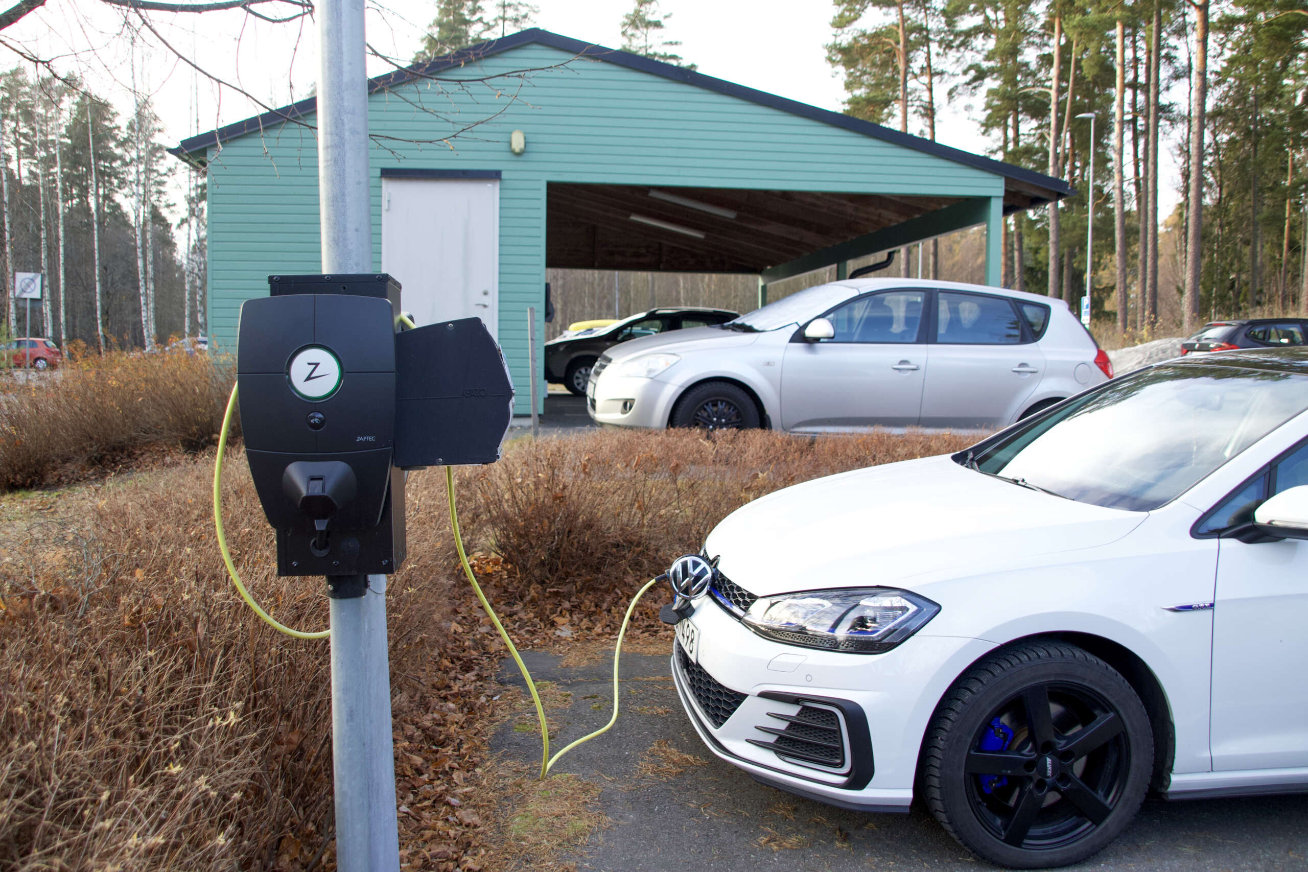 Sedan 2021 erbjuder Karlberga Park laddning av elbilar med laddboxar där EcoGuard är involverade med sitt debiteringssystem.